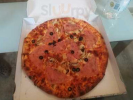 Pizza Mir food