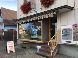 Bohn Reinhold Bäckerei outside