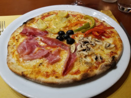 Ristaurante Pizzeria Fellini food