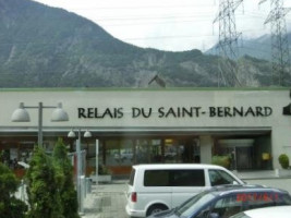 Marche Relais St-Bernard outside