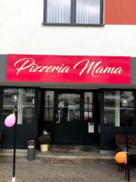 Pizzeria Mama outside