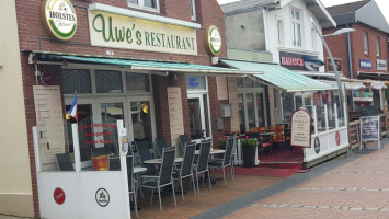 Uwe's Restaurant outside