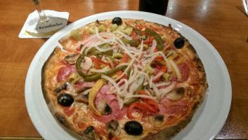 Lucania Pizzeria food