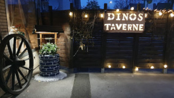 Dino's Taverne outside