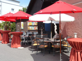 Loewen-pub outside
