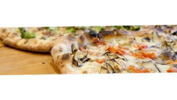 La Caverna - Passione per la Pizza food