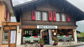 Bino's Pizzeria inside
