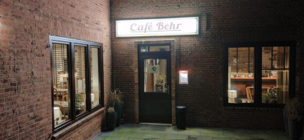 Café Behr outside