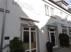 Müller Café Wein Mondholzhotel outside