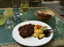 Schätzel Thomas Weingut Kapellenhof food