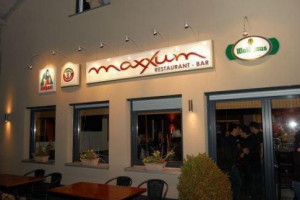 Maxxum Restaurant Bar inside