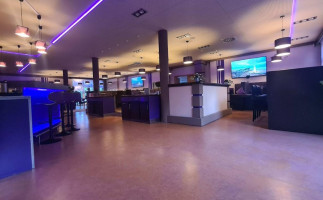 Berger's Lounge & Restaurant  inside