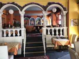 Mira Indisches Restaurant Café Cocktailbar inside