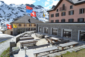 St Gotthard Hospiz La Scuderia outside