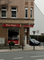 Andreas Bernd Foemer Pizzeria Pizza Pazza outside