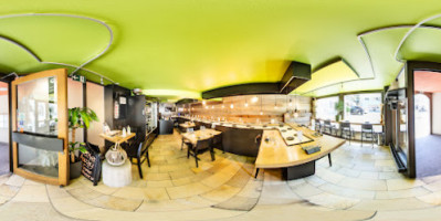 Kaiten Sushi-Bar inside