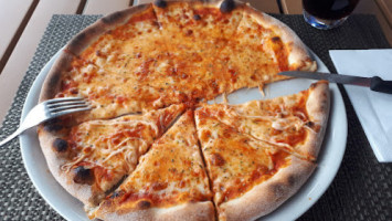 Mercato Pizza Kurier food
