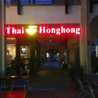 Honghong outside