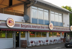 Benjamins American Diner outside