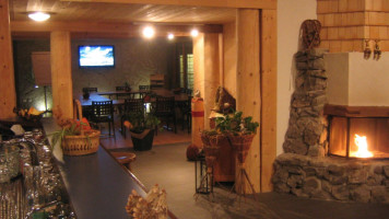 Husky Lodge inside
