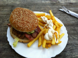 Burgerhaus food
