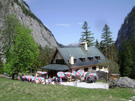 Berggaststätte Wimbachschloß outside
