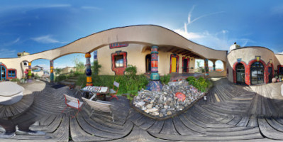 Hundertwasser Architektur outside