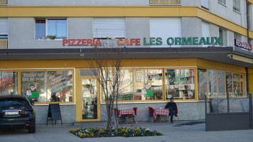 Cafe Pizzeria Les Ormeaux outside