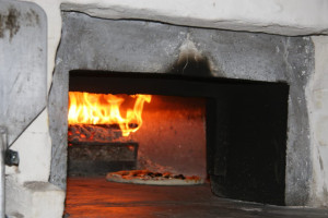 Pizza Vira inside