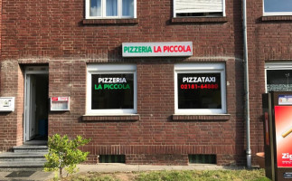Pizzeria La Piccola food