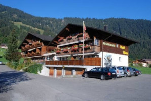 Rinderberg Swiss Alpine Lodge outside