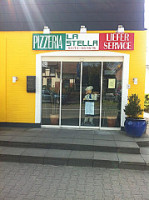 Pizzeria La Stella outside