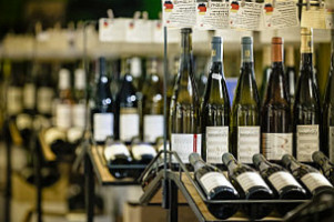 Weingroßhandel Vins Et Co Vins De Vie Gmbh food