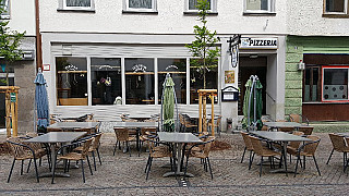 Pizzeria Goldene Taverne inside
