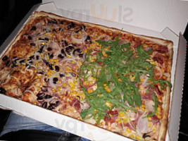Pizzeria Pizza Italia food