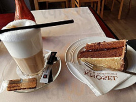 Café Knösel food