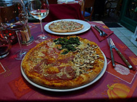 Pizzeria Amico Ghazian food