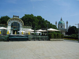 Cafe im Otto-Wagner-Pavillon outside