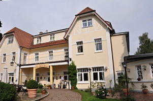 Hotel und Landhaus Zum Gruenen Jaeger outside