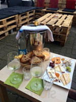 Kunst-Werk "Kunst und Weinbar" food