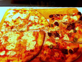 Pizza Con Amore food