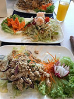 Thara Thai Restaurant food