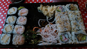 Tom Sushi food