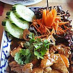 Kua Thai Bistro food