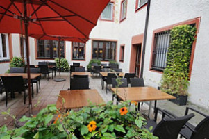 Restaurant im Bayerischen Hof inside