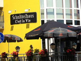 Schnitzelhaus C'est la Vie outside