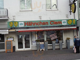 Hahnchen Clem outside