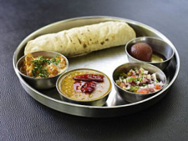 Cilli Curry Corner food