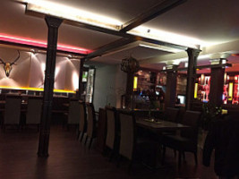 Hirsch Restaurant Cafe Bar inside