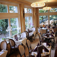Wiener Kaffeehaus In Der Ohlendorff`schen Villa food